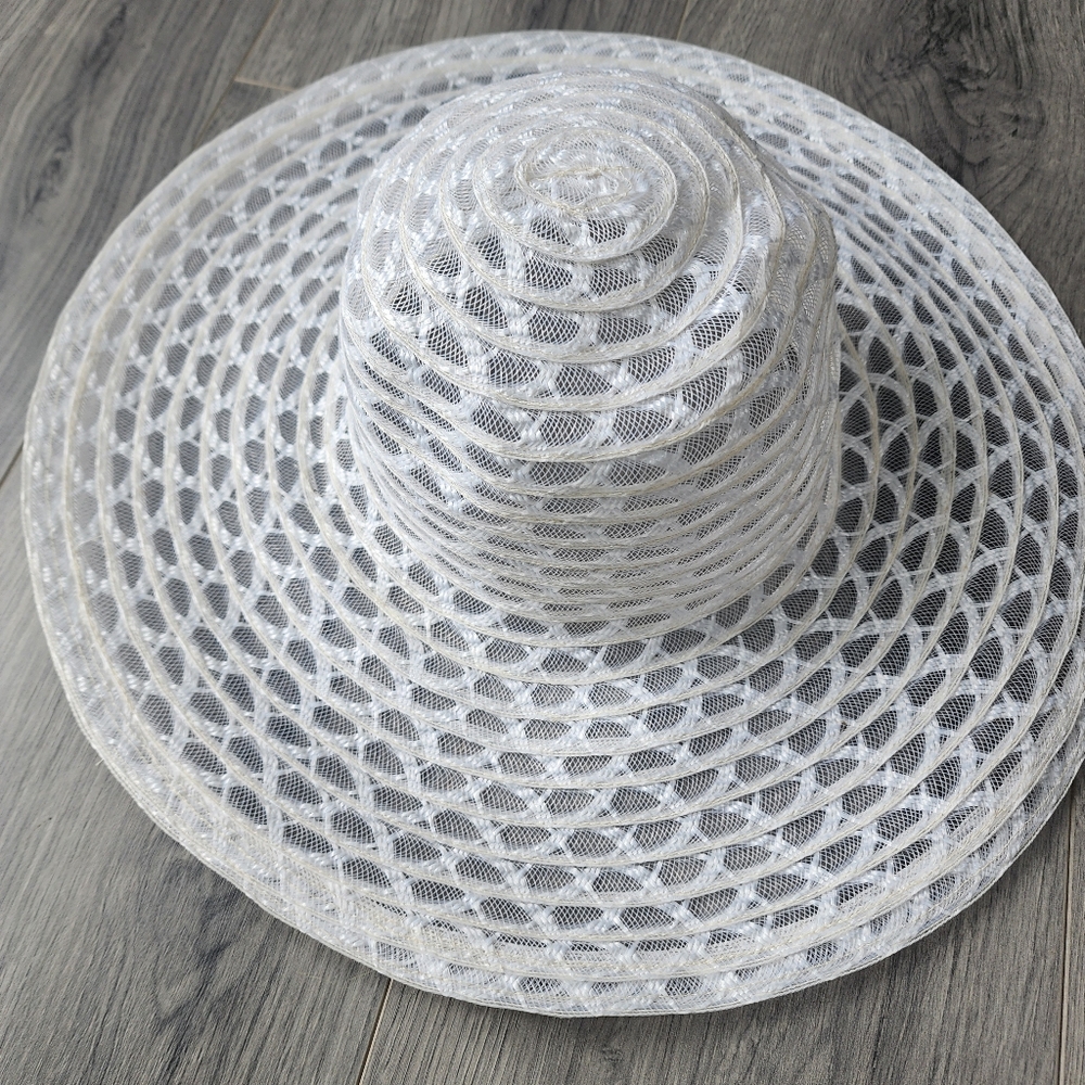 Elegant White Wide-Brim Hat